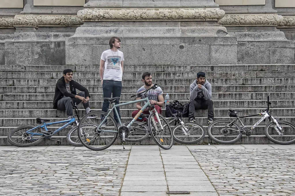 Rutas de cicloturismo por los barrios emergentes de Barcelona Rutas de cicloturismo por los barrios emergentes de Barcelona